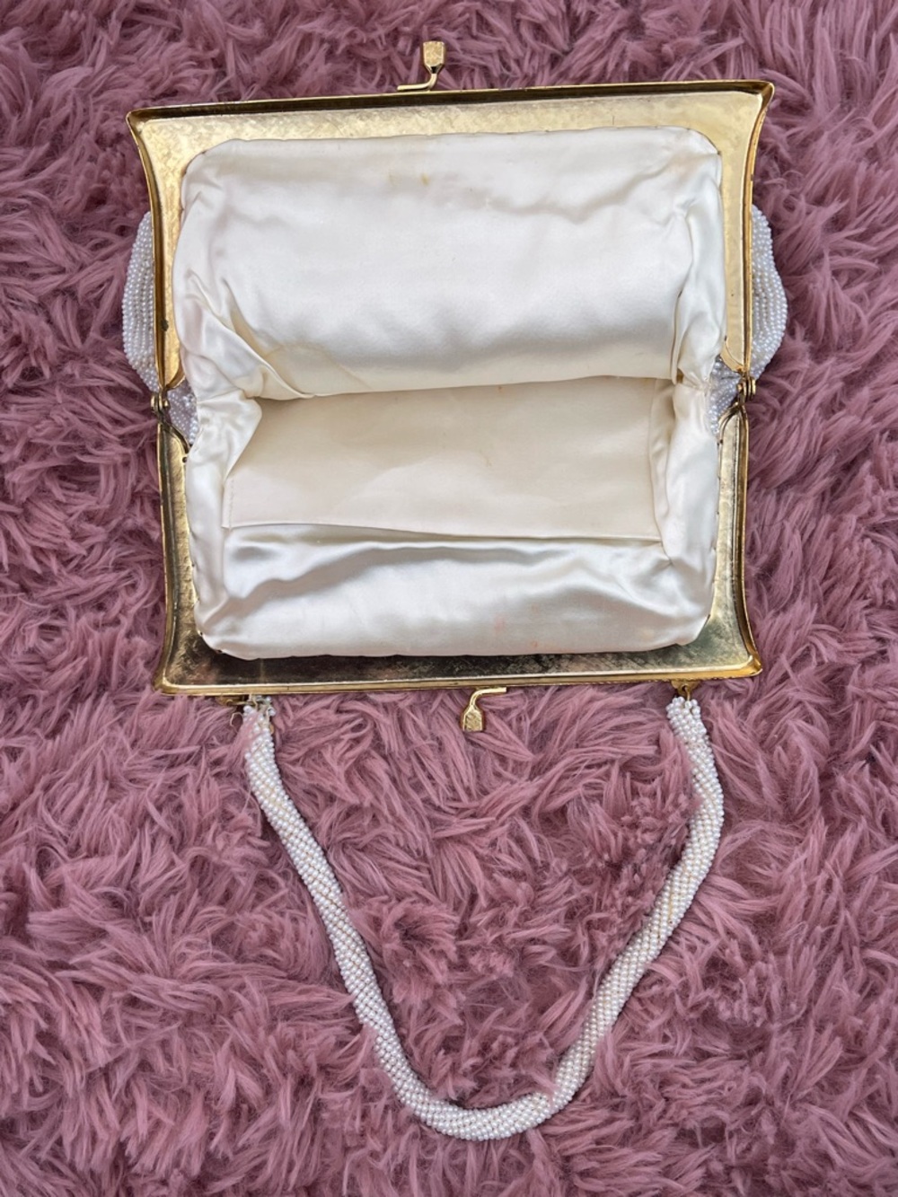 Vintage 1950s Beaded White Evening Handbag with Gold Frame - Picture 3 of 3